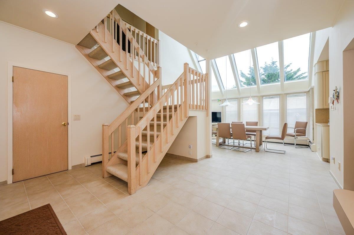 Dining room, Interior, Recessed Lighting