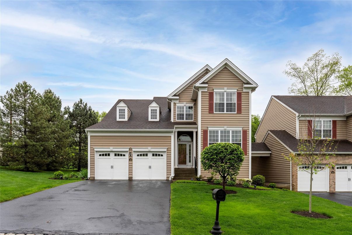 Attached, Exterior, Facade, Farmhouse