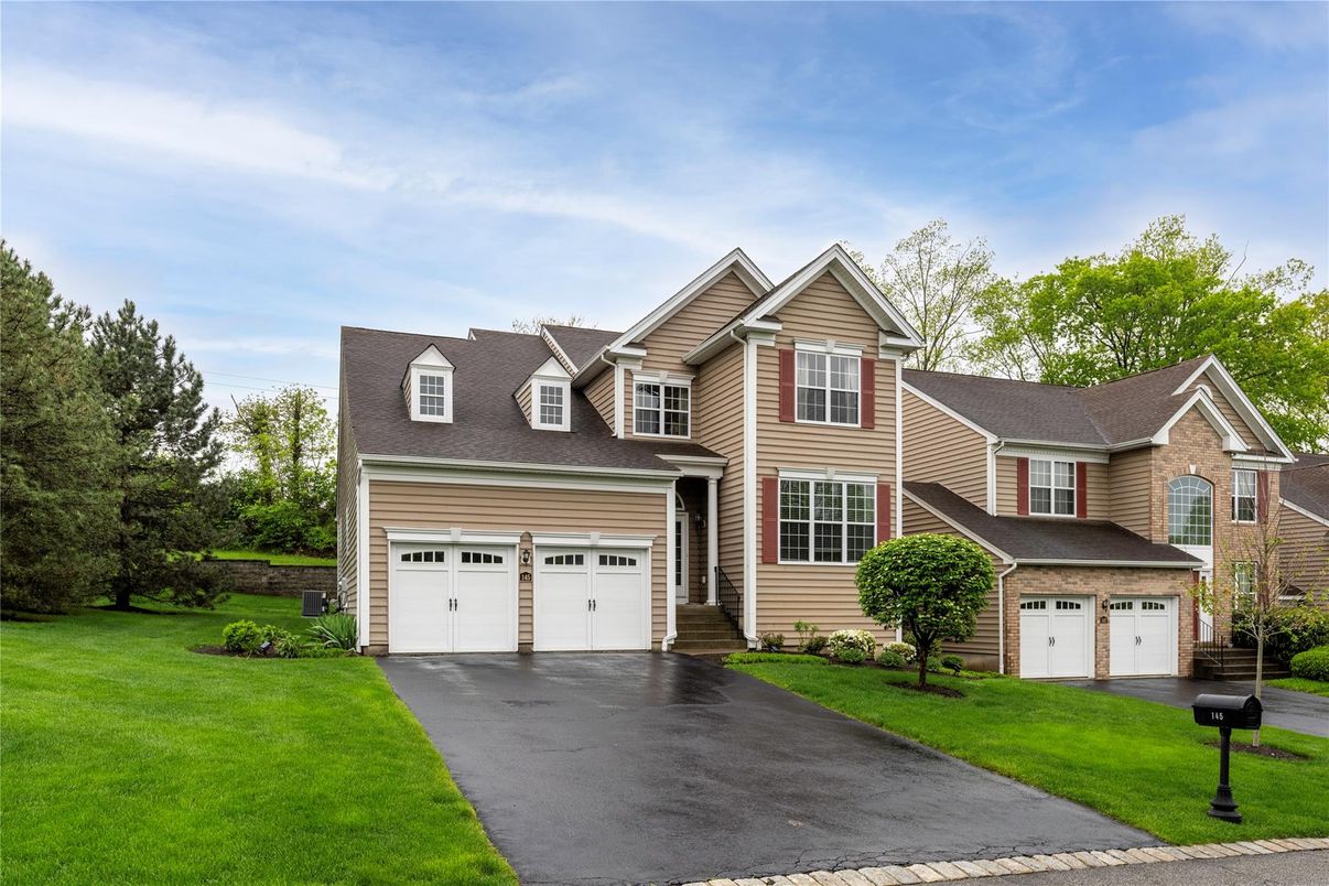 Attached, Exterior, Facade, Farmhouse