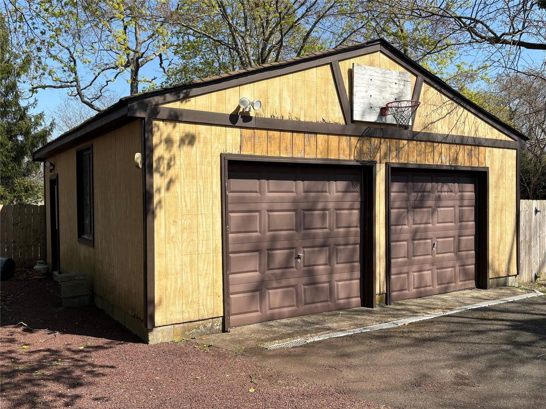 Detached Garage, Exterior