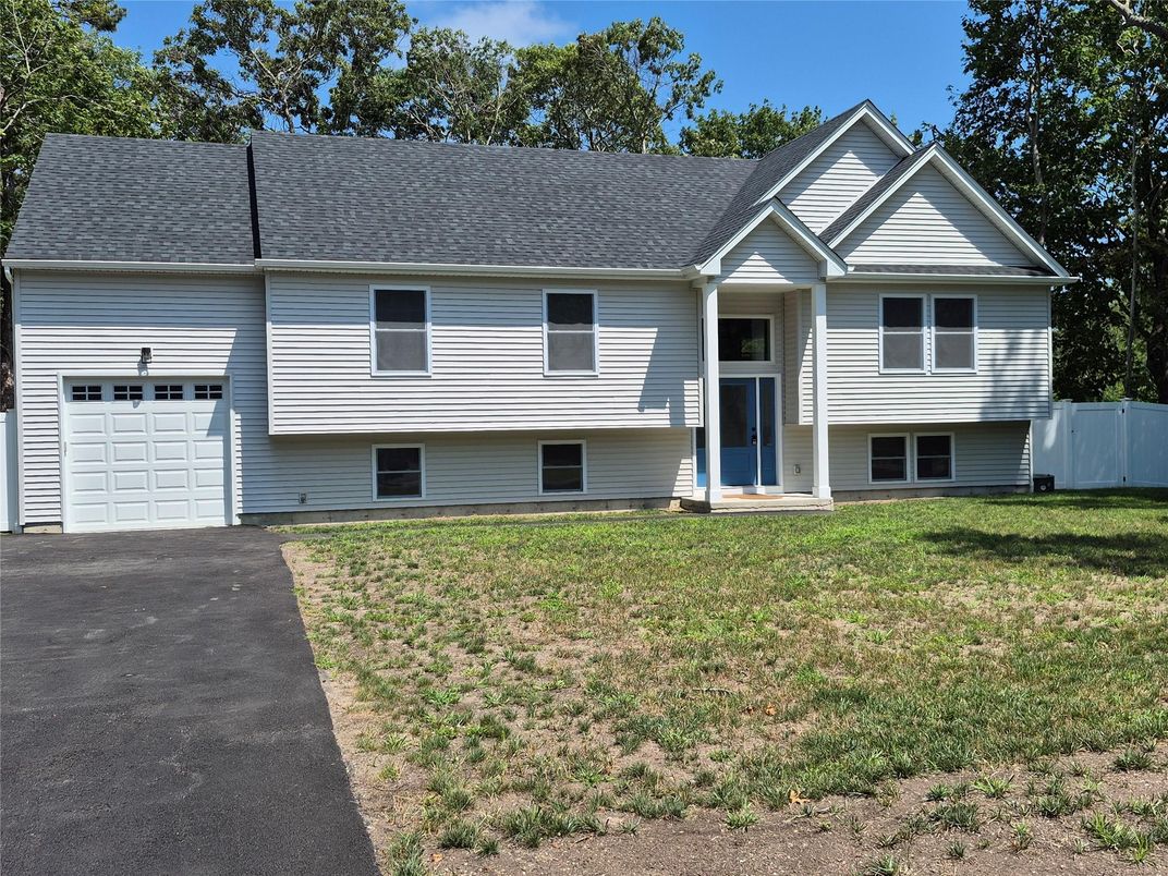 Attached, Exterior, Facade, Raised Ranch