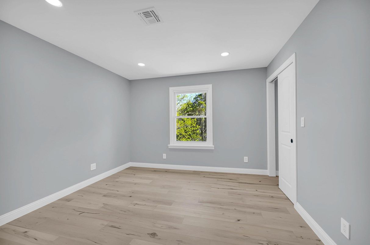 Empty room, Interior, Recessed Lighting, Wood Texture Flooring