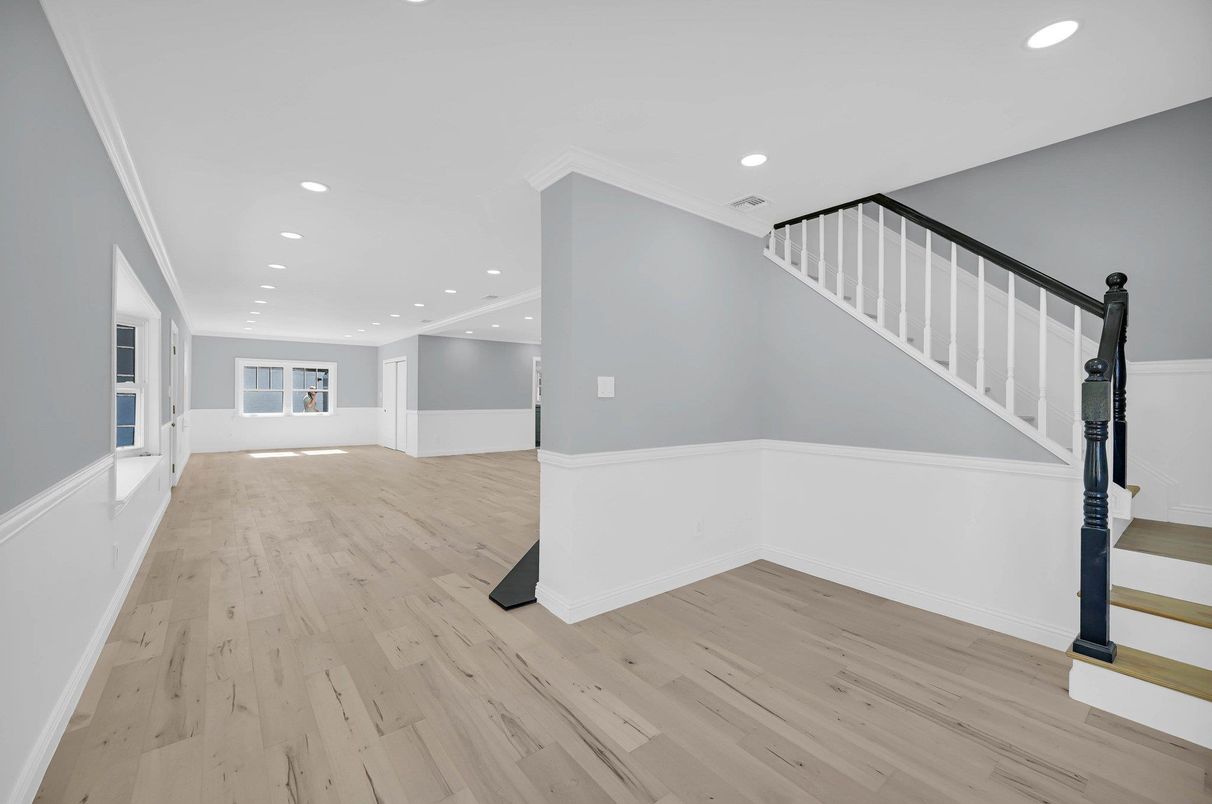 Interior, Recessed Lighting, Wood Texture Flooring