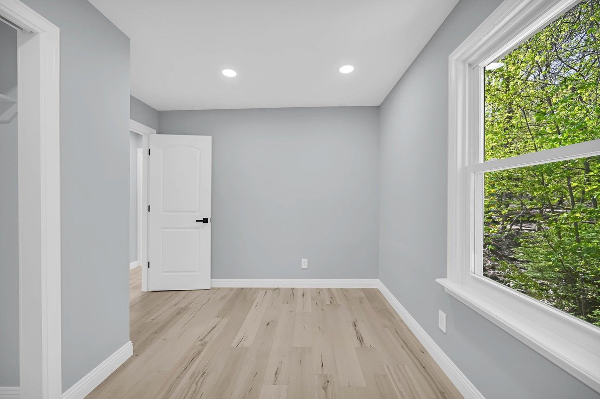 Empty room, Interior, Recessed Lighting, Wood Texture Flooring
