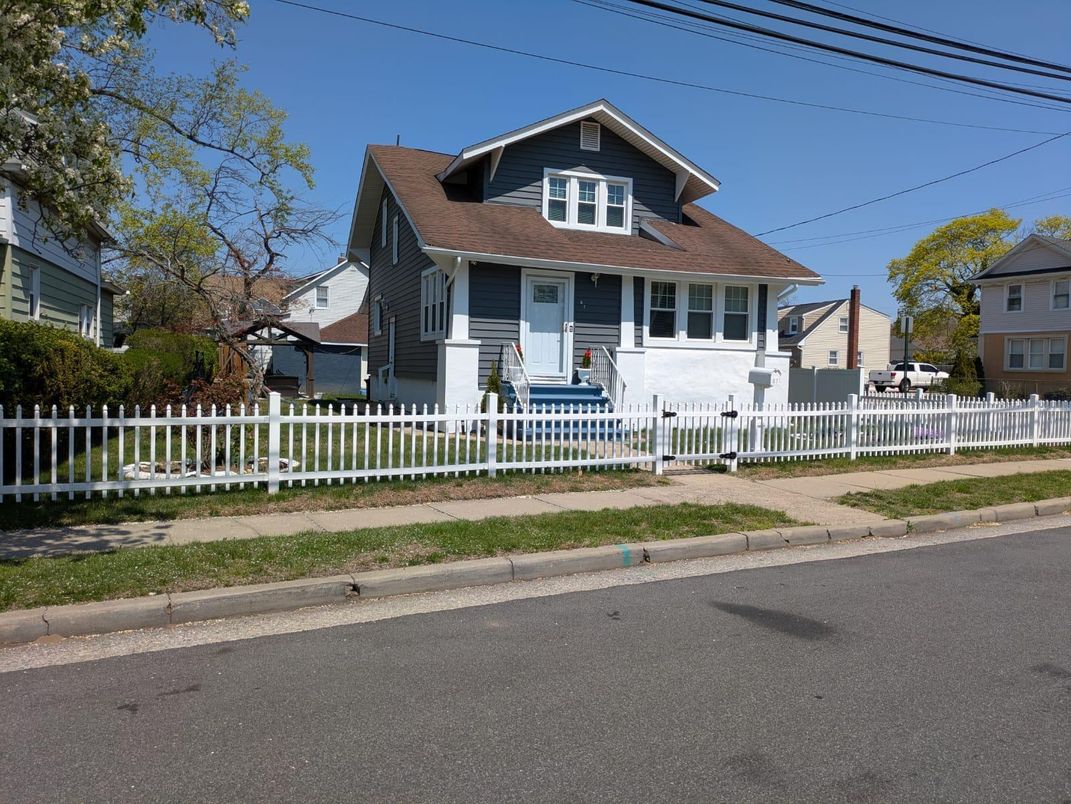 Exterior, Facade, Queen Anne Victorian