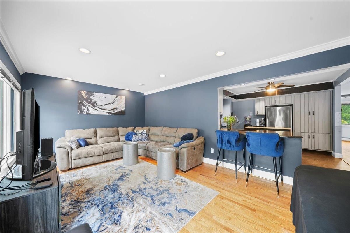 Interior, Kitchen, Living room, Recessed Lighting, Wood Texture Flooring