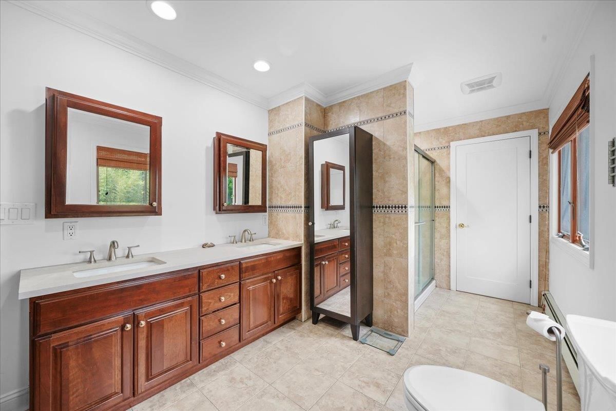 Bathroom, Dual Sink Vanities, Interior, Recessed Lighting