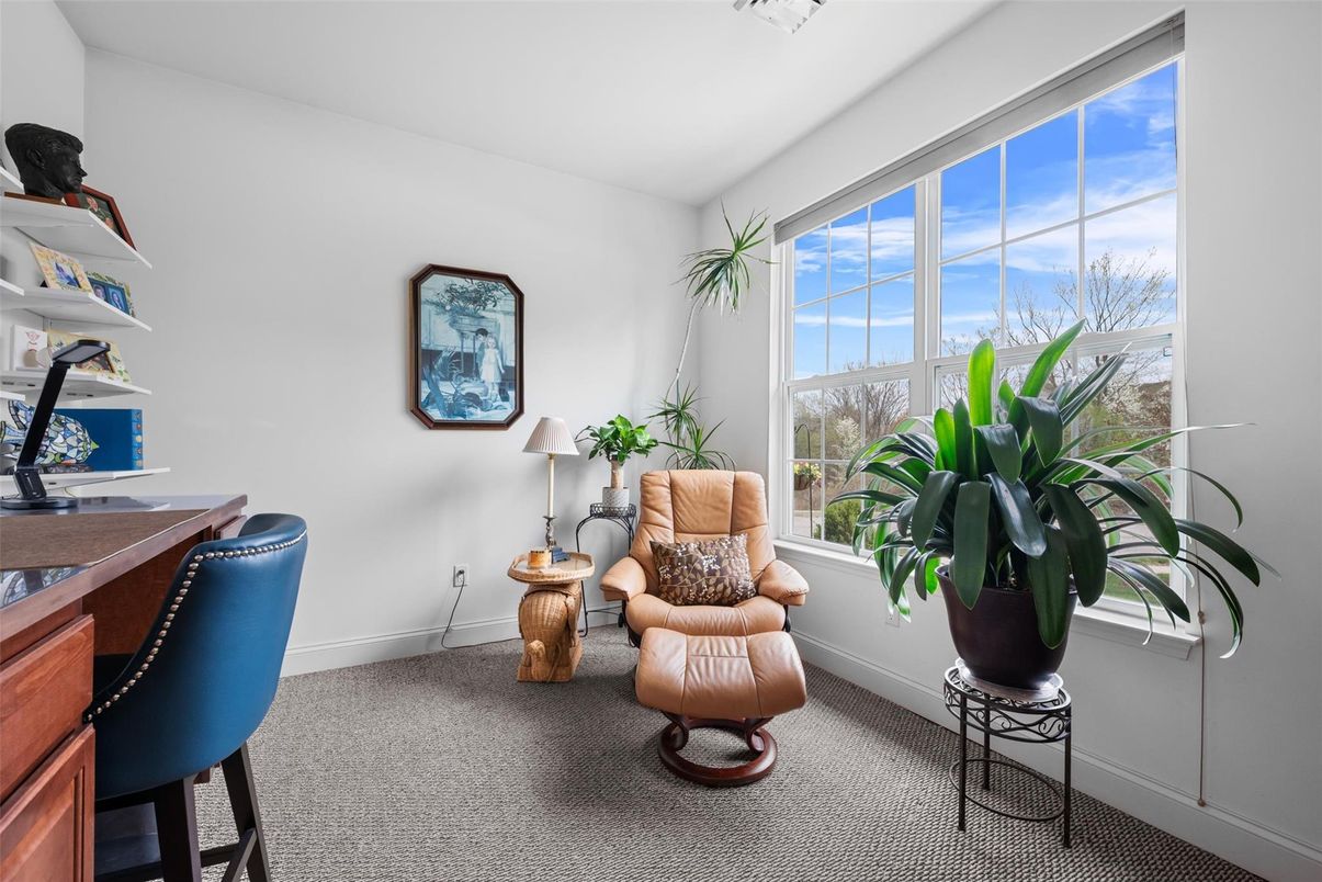Home Office, Interior