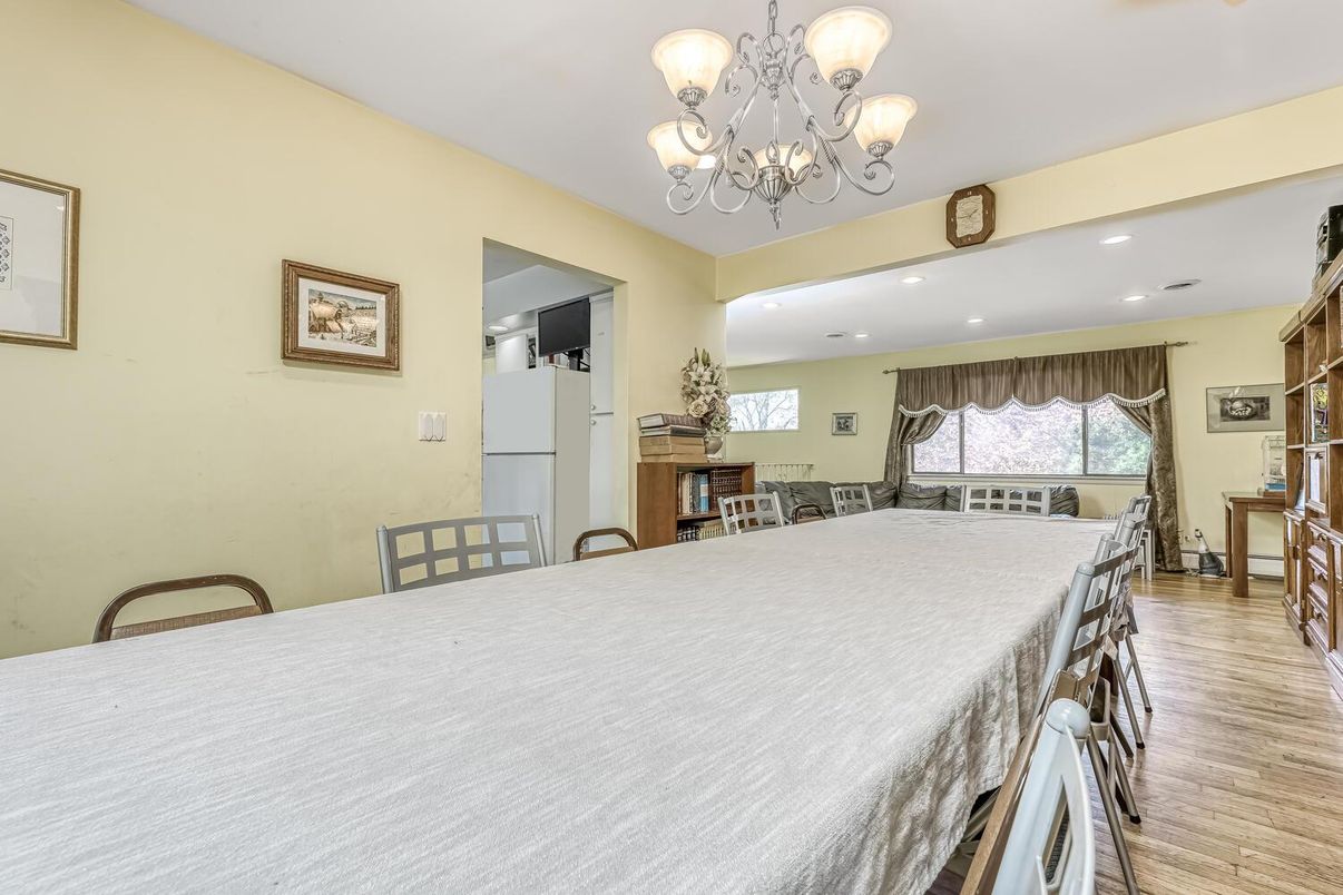 Chandelier, Dining room, Interior, Recessed Lighting, Wood Texture Flooring