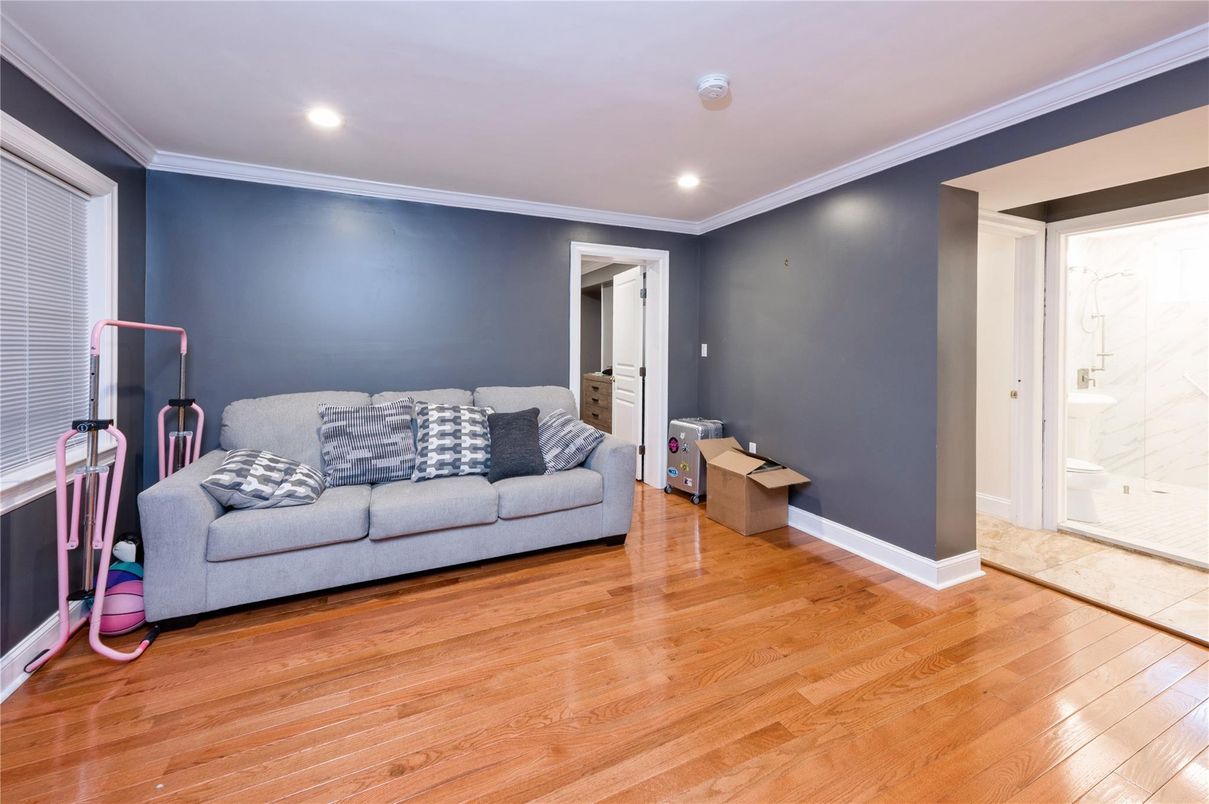 Bathroom, Interior, Living room, Recessed Lighting, Wood Texture Flooring