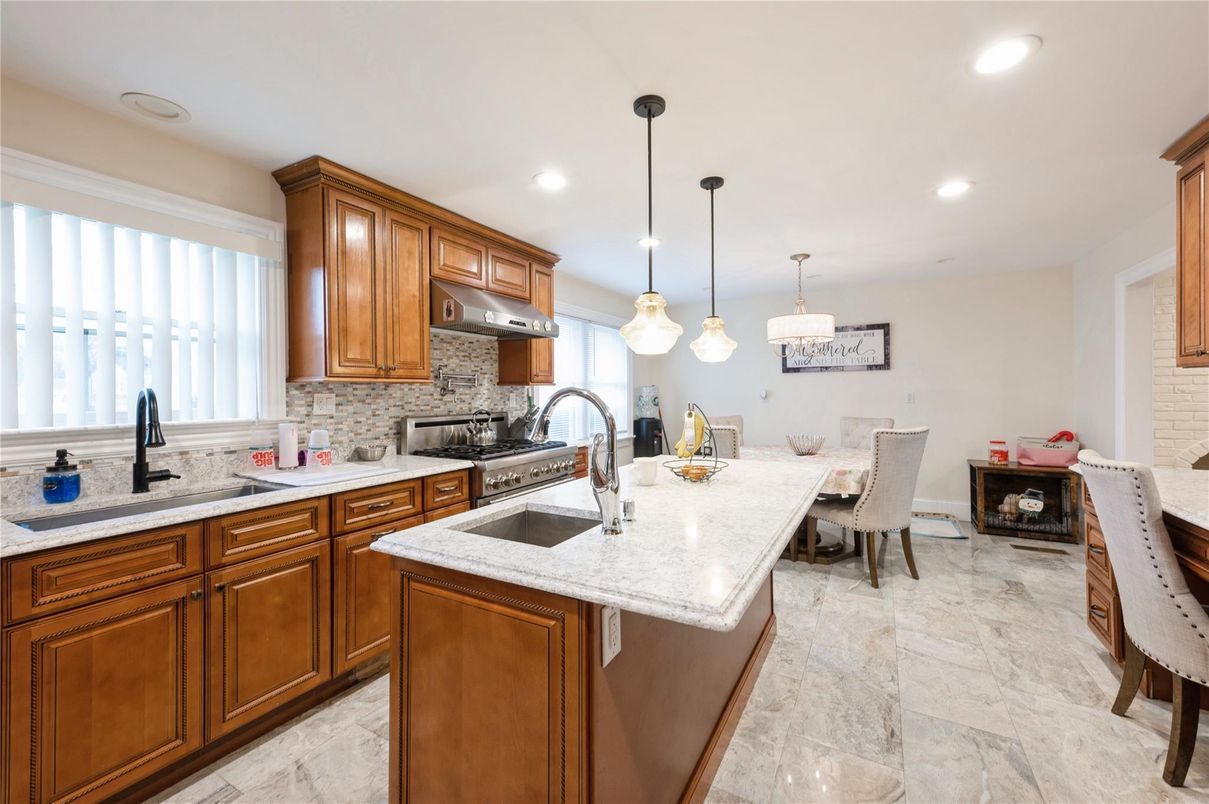 Dining room, Interior, Kitchen, Pendant Lights, Recessed Lighting, Stainless Steel Appliances