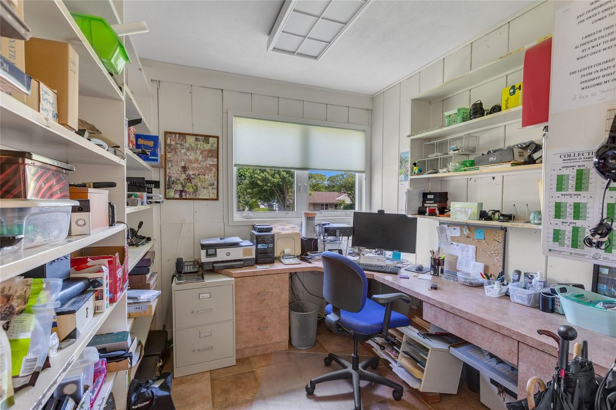 Home Office, Interior