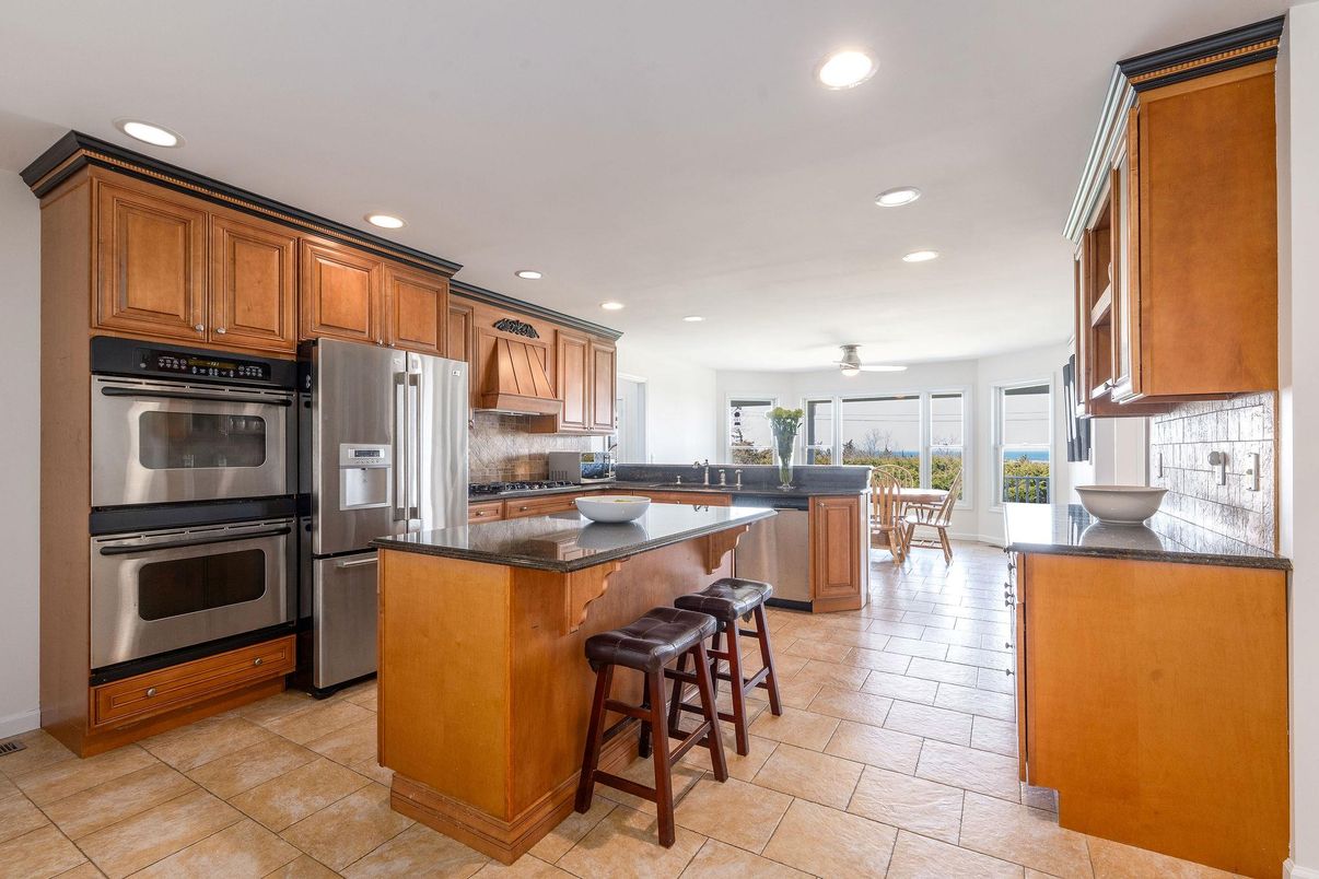 Dining room, Interior, Kitchen, Recessed Lighting, Stainless Steel Appliances