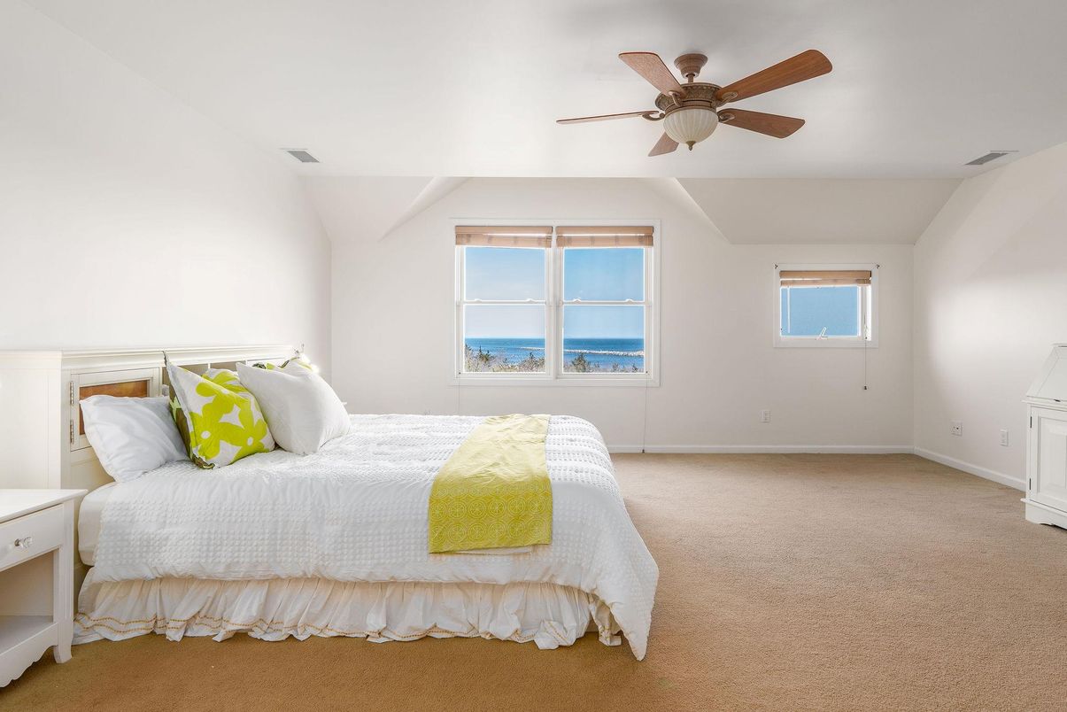 Bedroom, Interior, Water