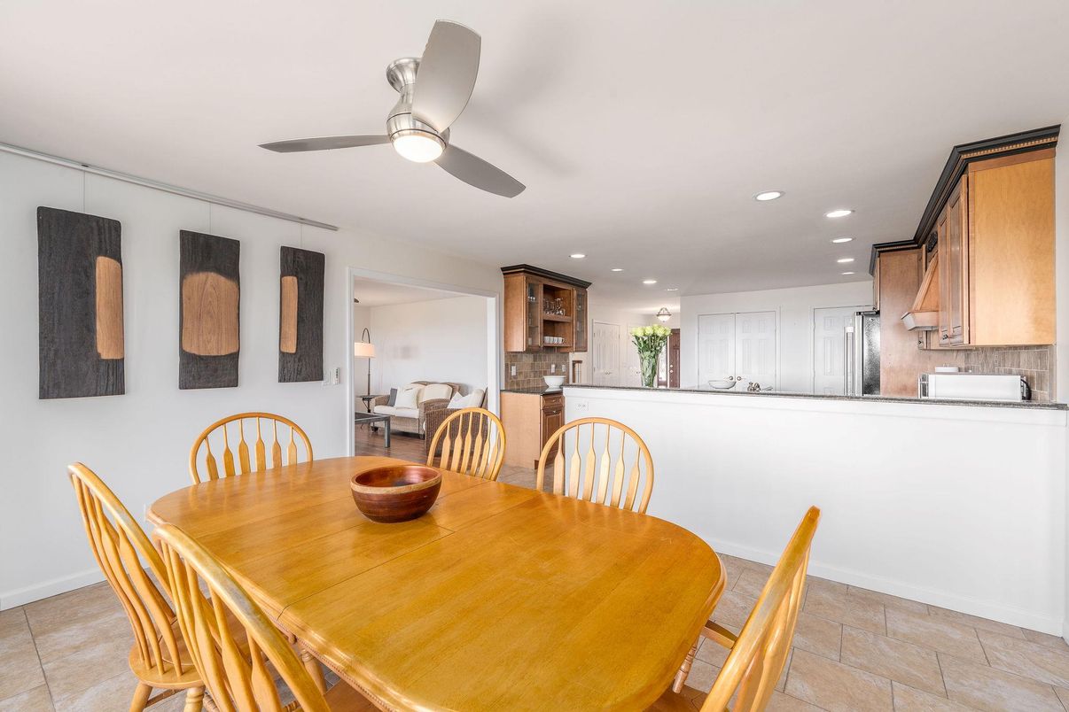 Dining room, Interior, Kitchen, Recessed Lighting