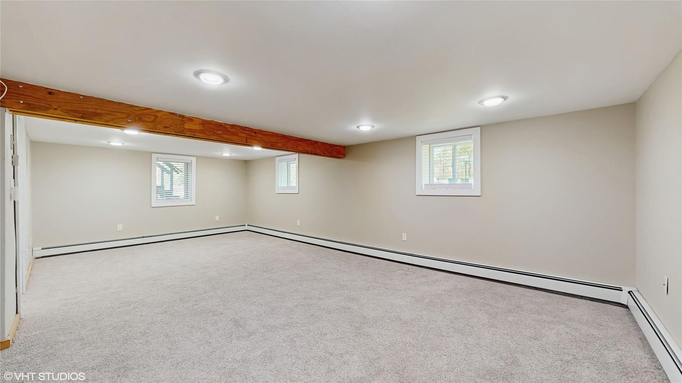 Empty room, Interior, Recessed Lighting, Wooden Beams