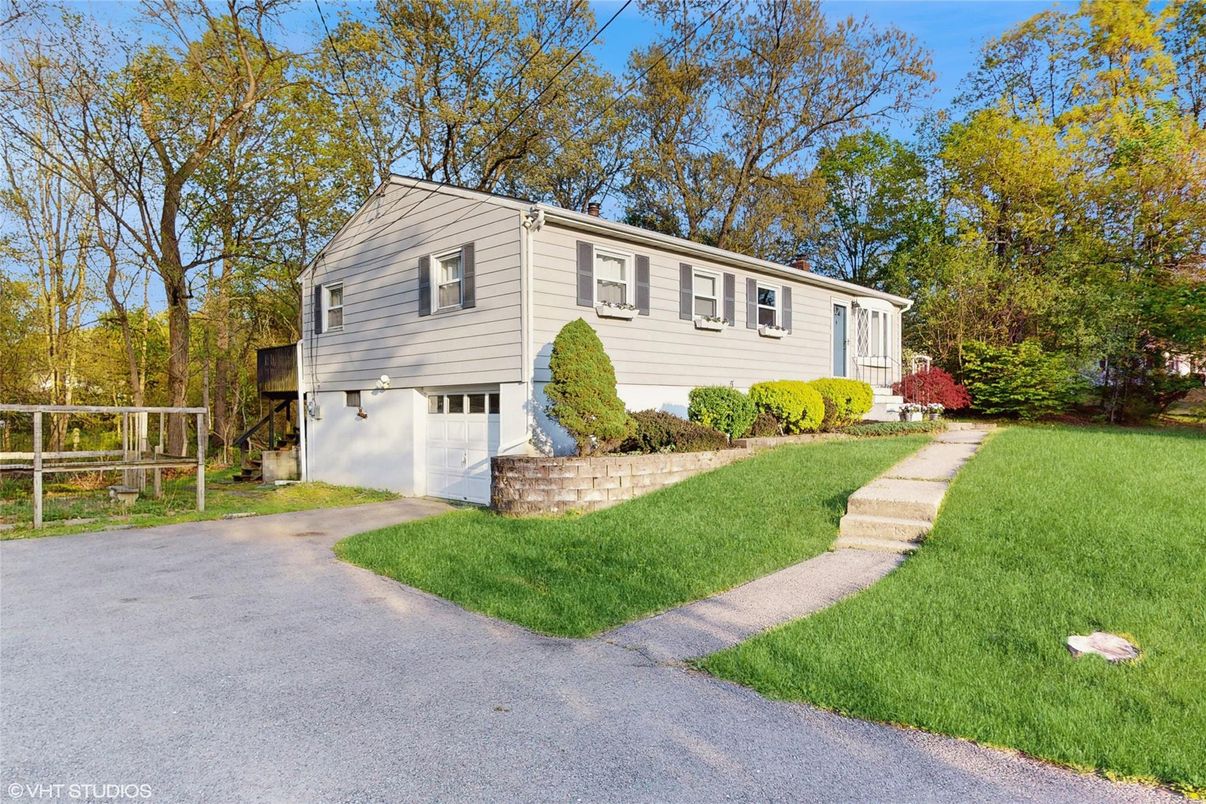 Attached, Exterior, Facade, Raised Ranch