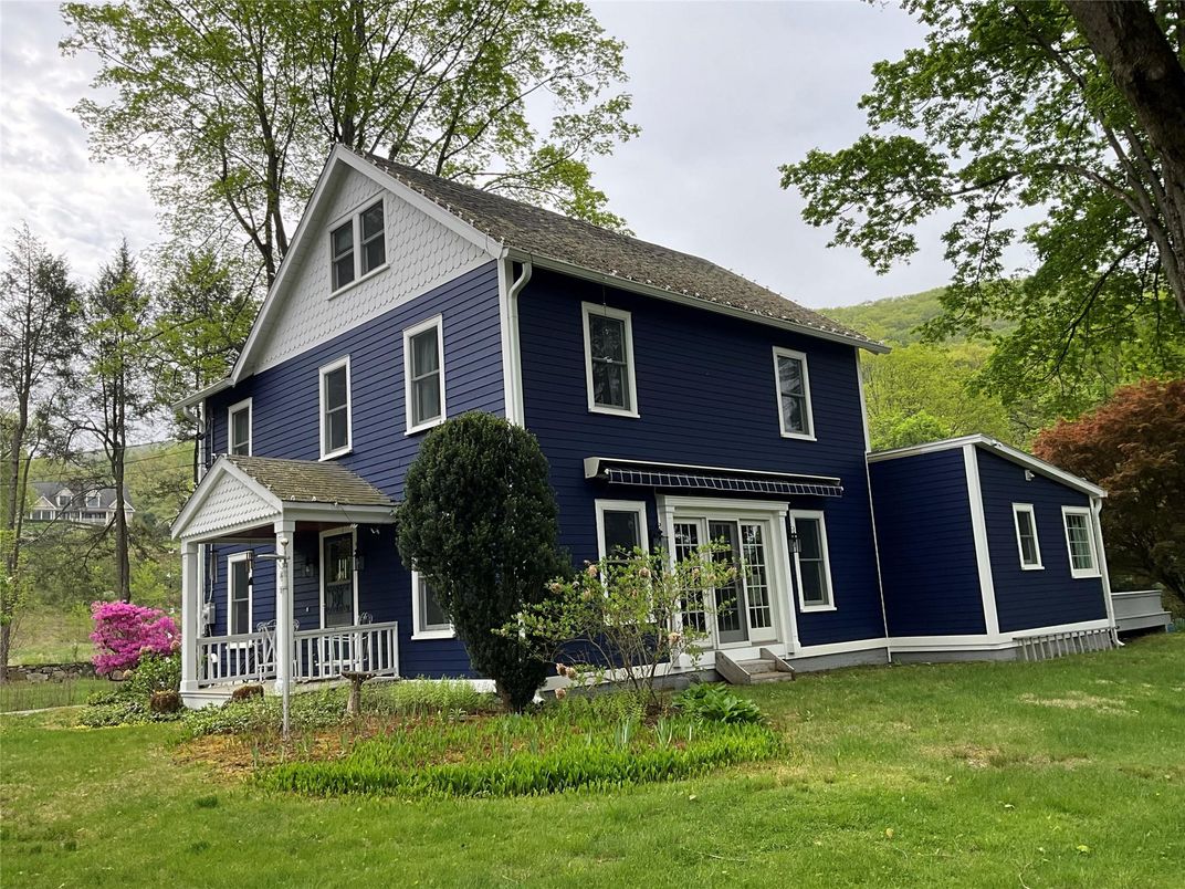 Exterior, Facade, Queen Anne Victorian