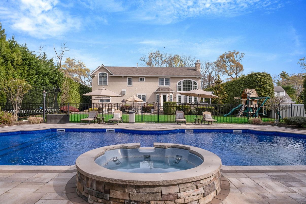 Exterior, Playground, Pool