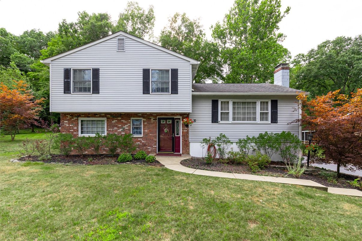 Exterior, Facade, Brick Facade, Split Level