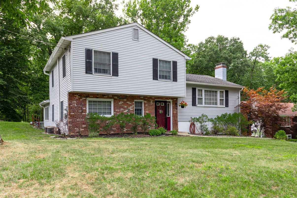 Exterior, Facade, Brick Facade, Split Level