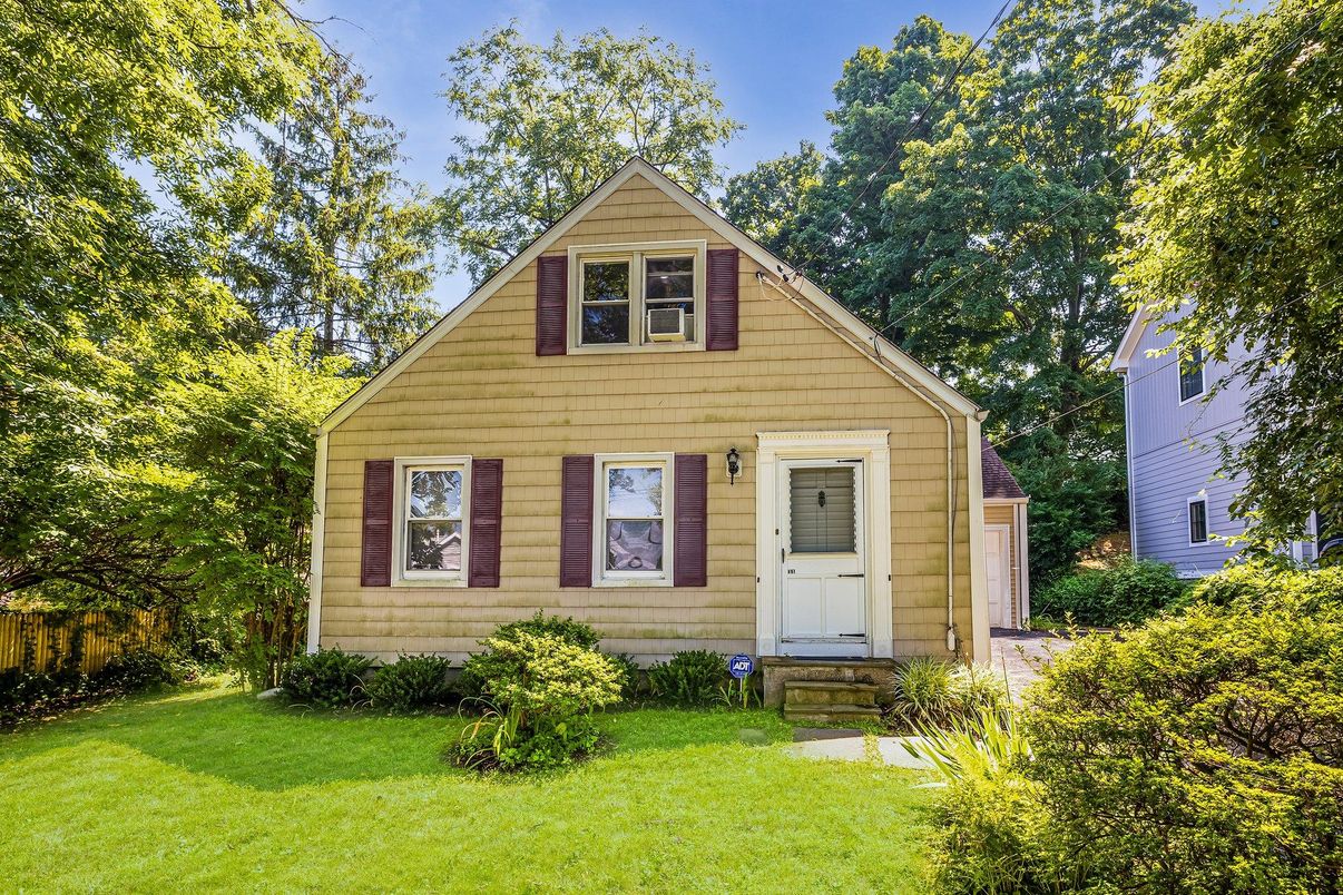 Exterior, Facade, Cape Cod