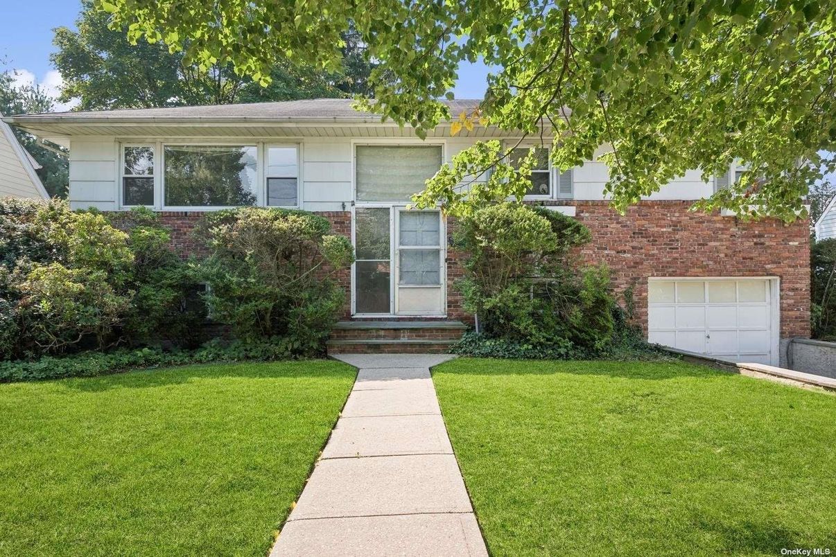 Attached, Exterior, Facade, Brick Facade, Split Level