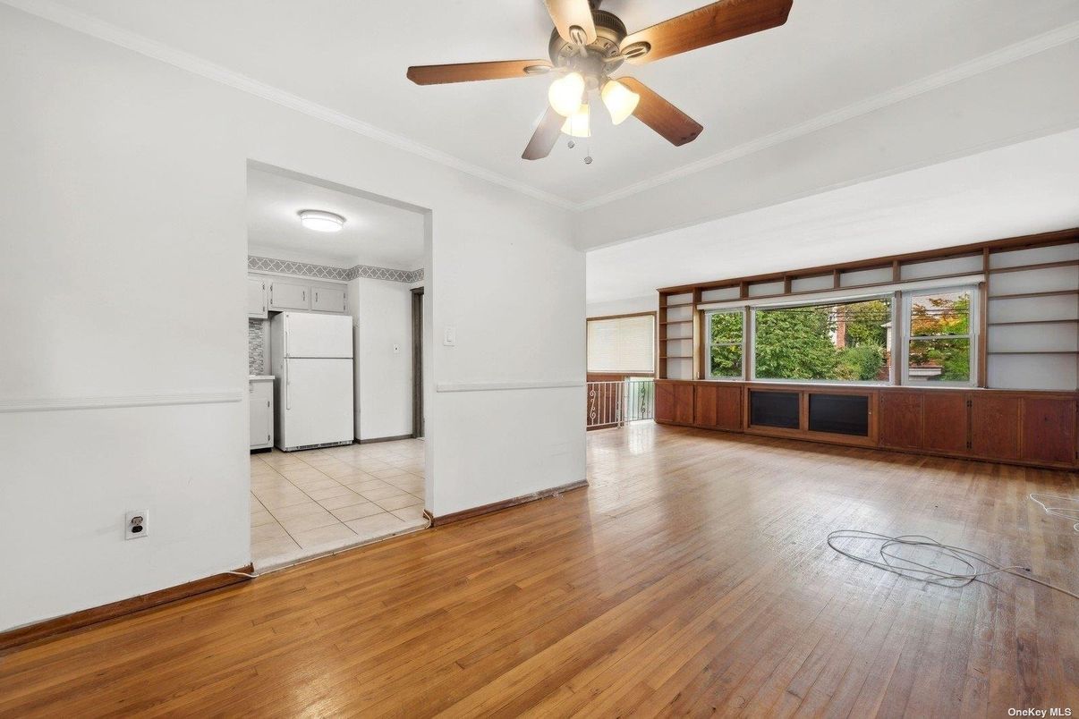 Empty room, Interior, Washer, Wood Texture Flooring