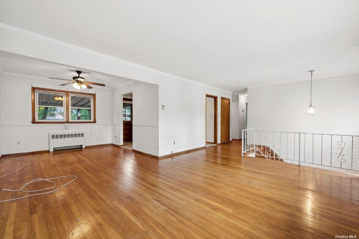 Empty room, Interior, Pendant Lights, Wood Texture Flooring