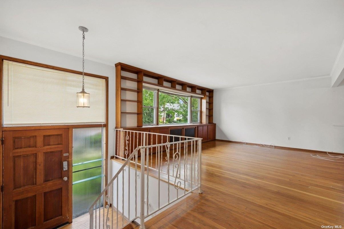Interior, Pendant Lights, Wood Texture Flooring