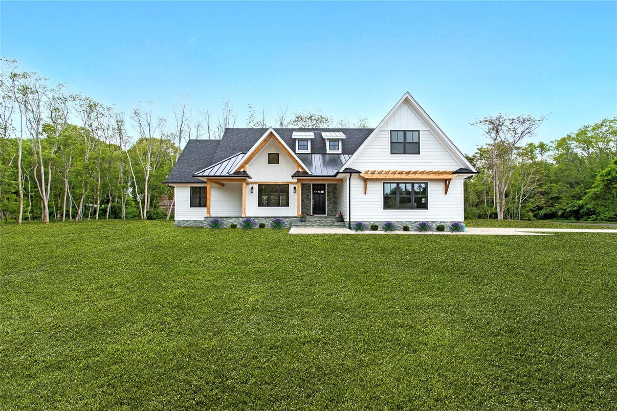 Backyard, Exterior, Facade, Farmhouse