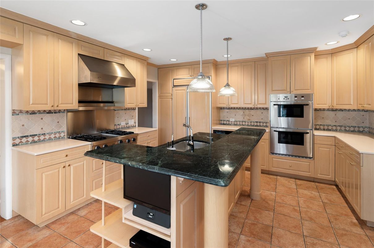 Interior, Kitchen, Pendant Lights, Recessed Lighting, Stainless Steel Appliances