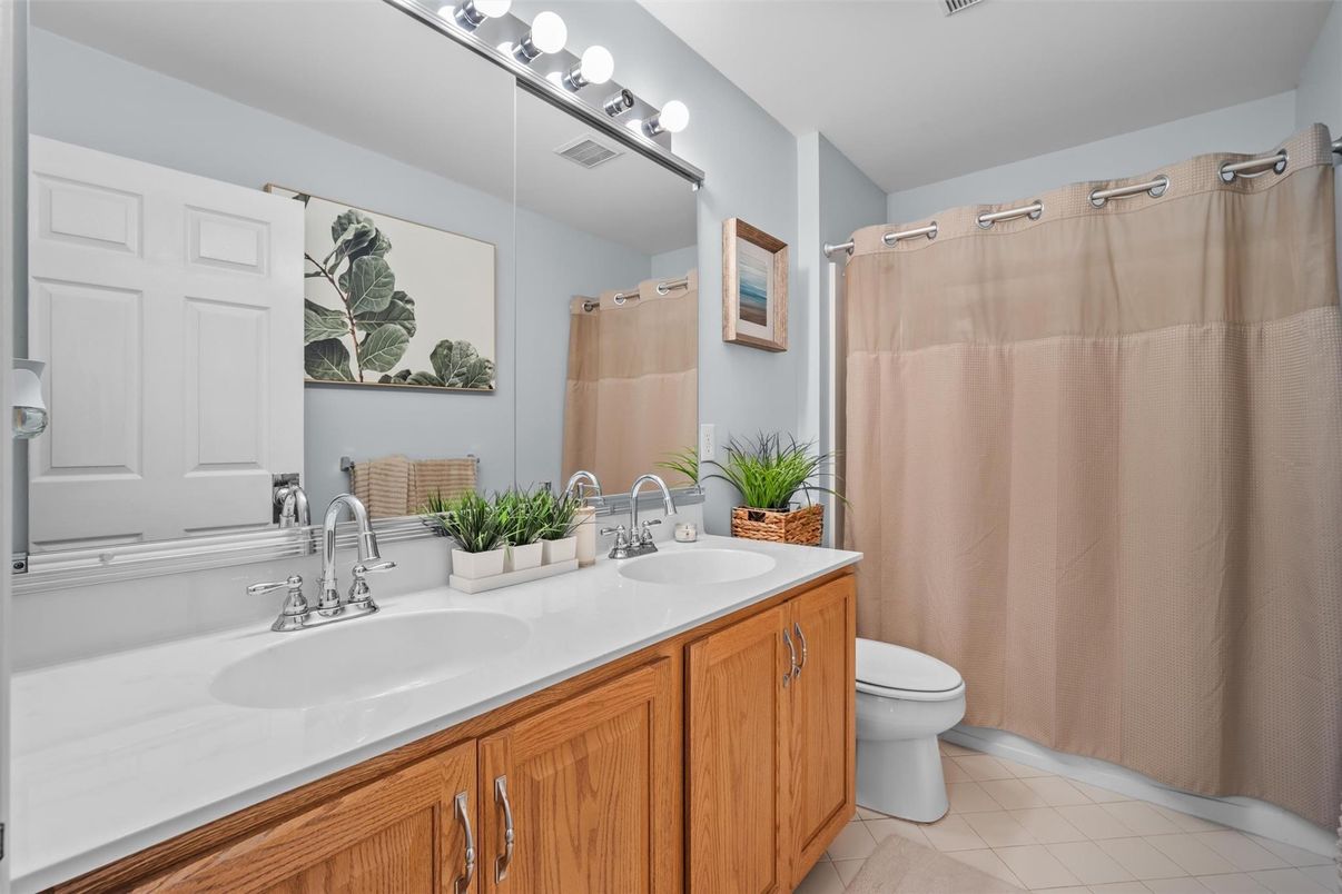 Bathroom, Dual Sink Vanities, Interior