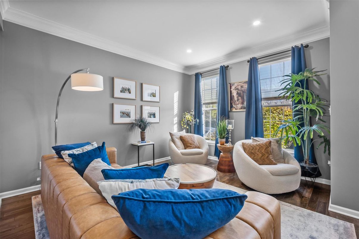Interior, Living room, Recessed Lighting, Wood Texture Flooring