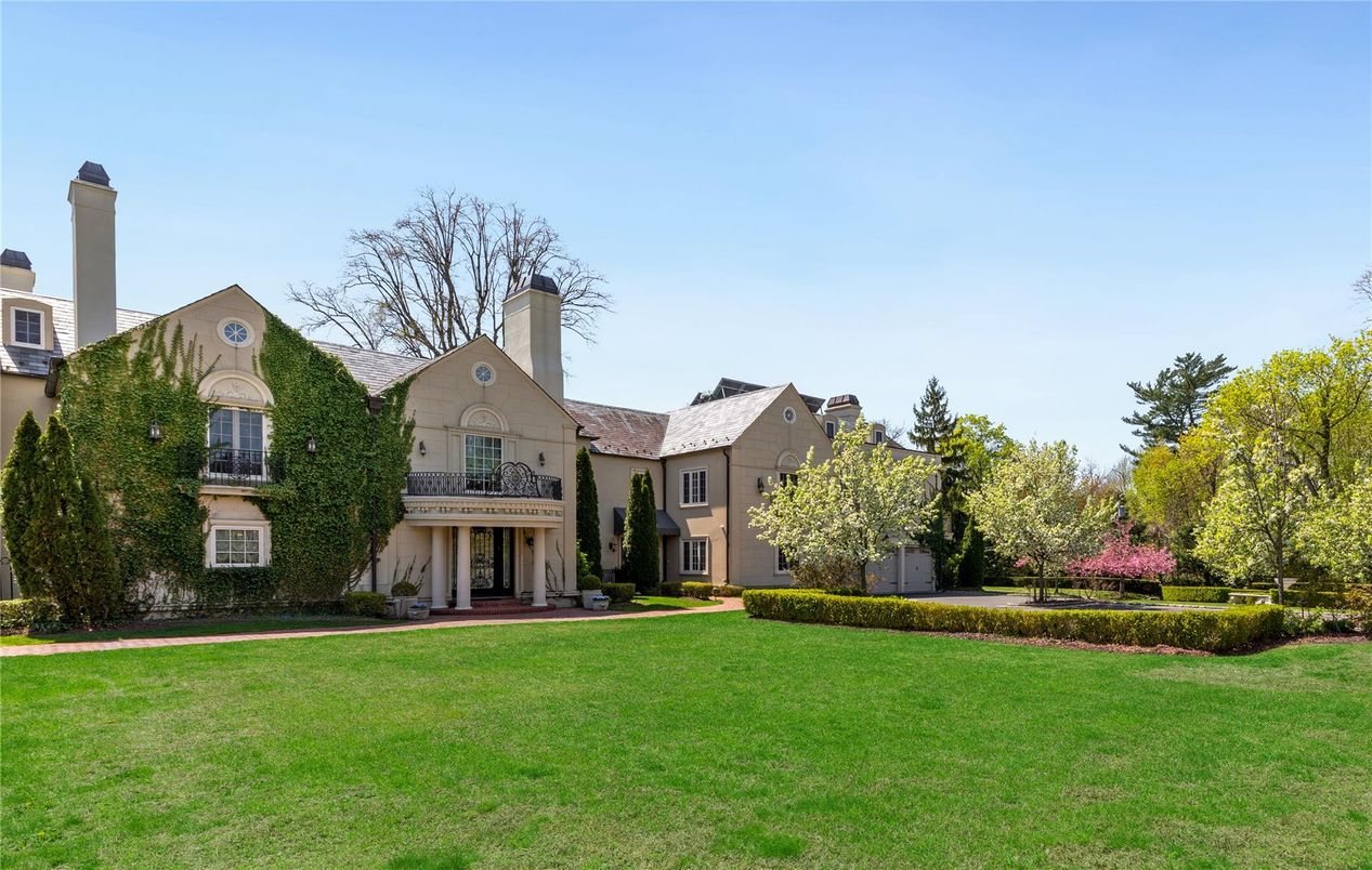 Backyard, Exterior, Facade, French Provincial