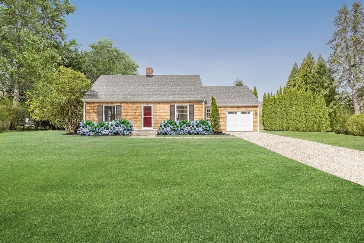 Attached, Backyard, Exterior, Facade, Brick Facade, Cape Cod