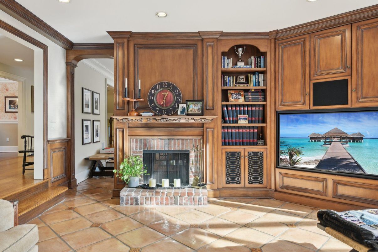 Fireplace, Interior, Recessed Lighting, Water
