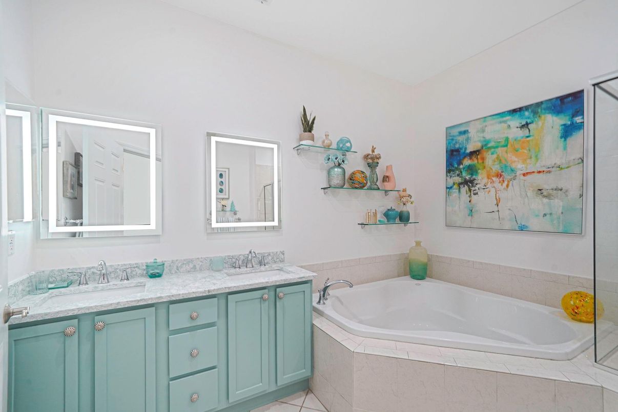 Bathroom, Dual Sink Vanities, Interior