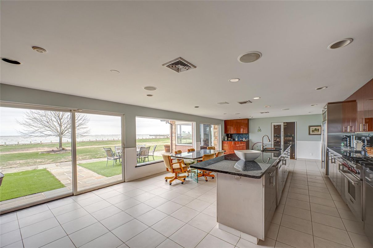 Dining room, Interior, Kitchen, Recessed Lighting