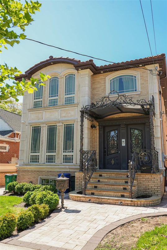 Exterior, Facade, Brownstone