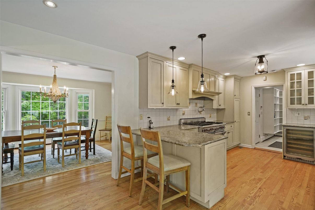 Chandelier, Dining room, Interior, Kitchen, Pendant Lights, Recessed Lighting, Wood Texture Flooring
