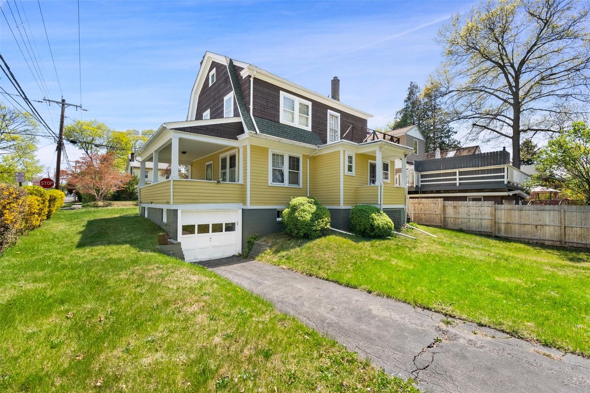 Attached, Backyard, Exterior, Facade, Queen Anne Victorian