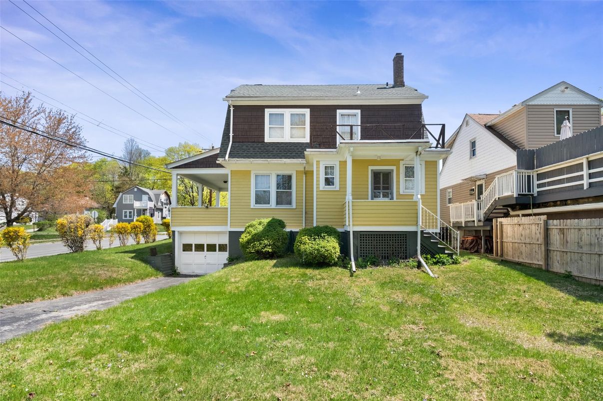 Attached, Exterior, Facade, American Foursquare