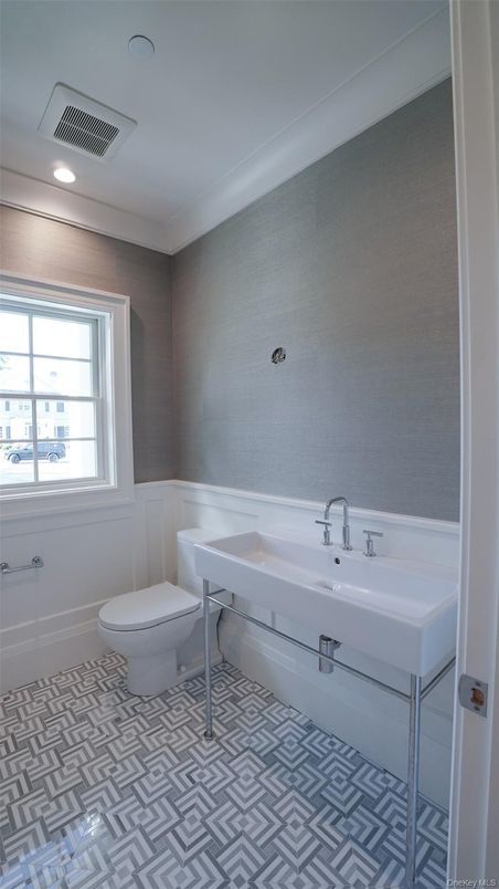 Bathroom, Interior, Recessed Lighting