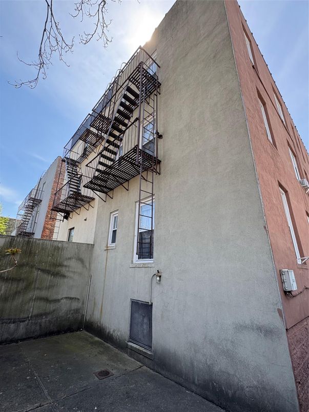Exterior, Facade, None