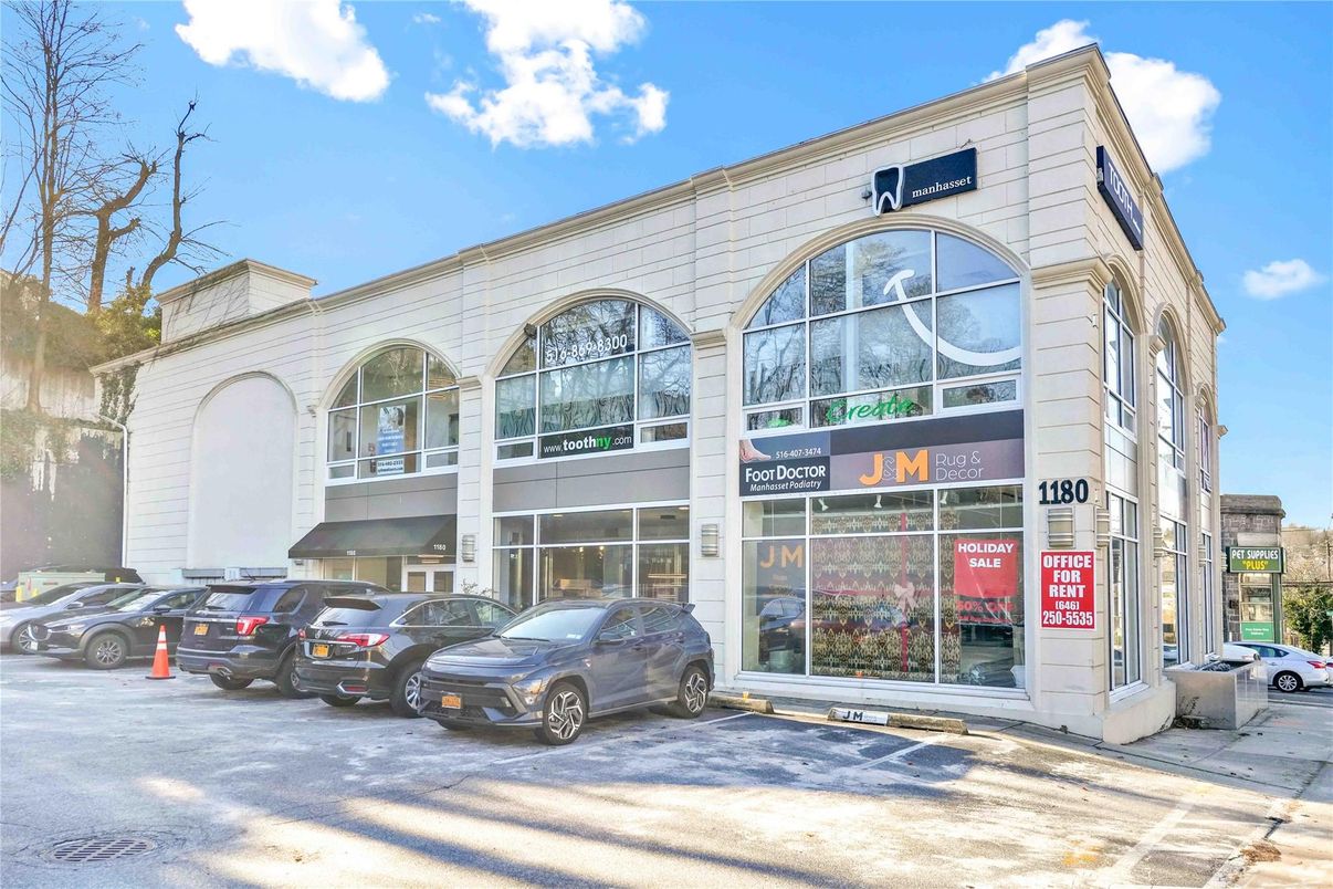 Exterior, Facade, None