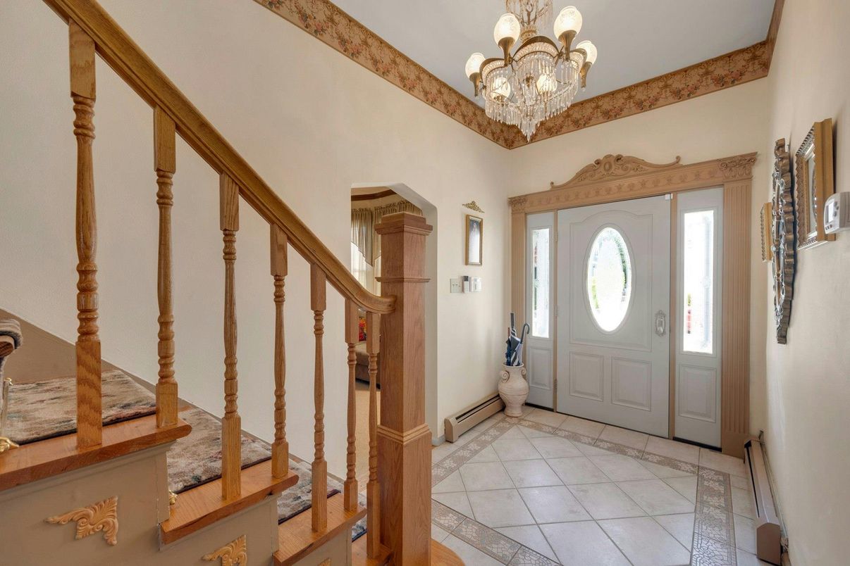 Chandelier, Interior
