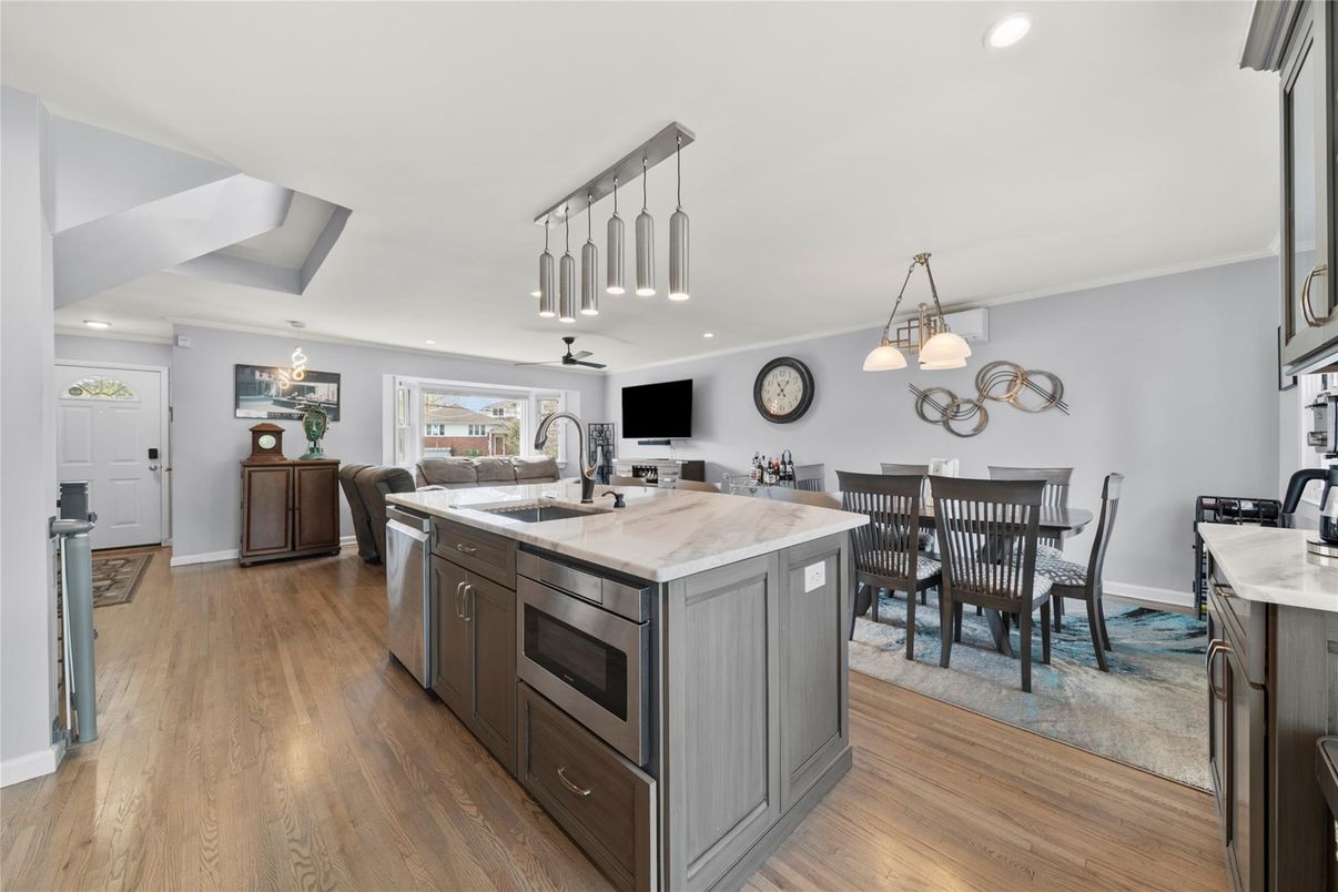 Dining room, Interior, Kitchen, Pendant Lights, Recessed Lighting, Wood Texture Flooring
