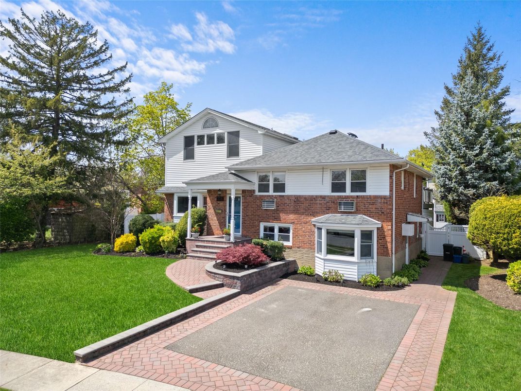 Exterior, Facade, Brick Facade, Split Level