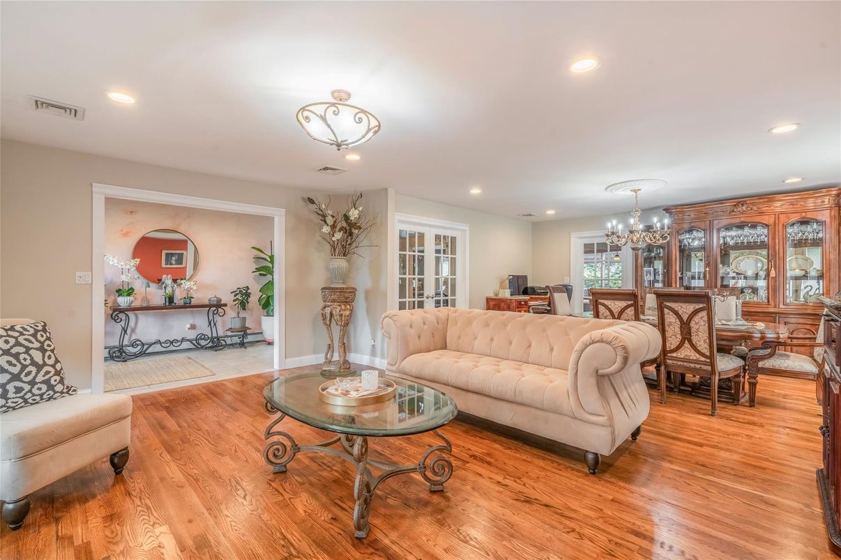 Chandelier, Dining room, Interior, Living room, Recessed Lighting, Wood Texture Flooring